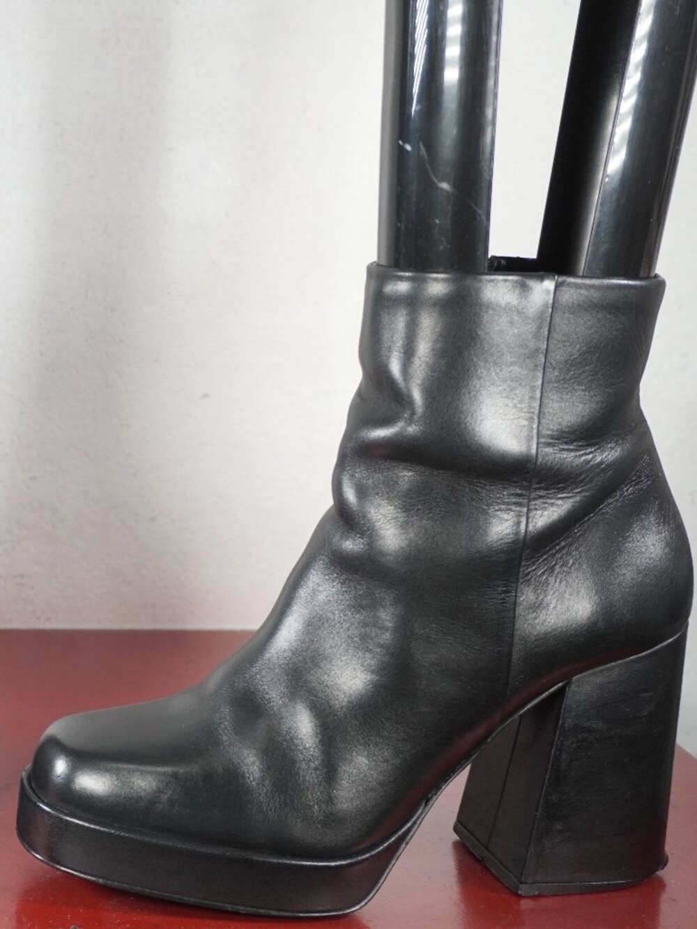 Women's Steve Madden Black Leather Ankle High Chunky Heel Fashion Boots 7